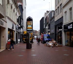 stadsdistributie straatmeubilar hindert distributeur